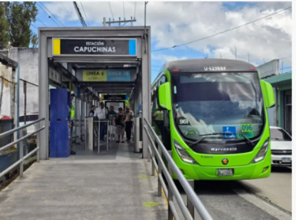 Denuncian en el MP a hombre que causó daños en estación de Transmetro Capuchinas