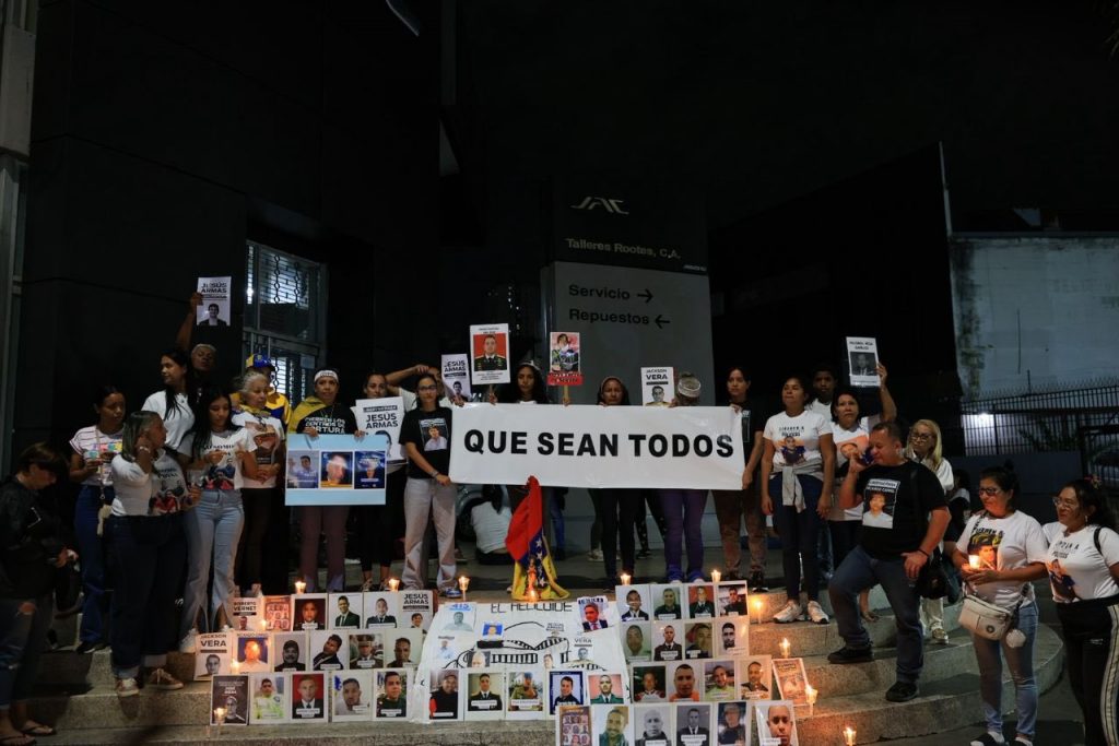 Denunciaron apagón en El Helicoide mientras familias llevan un mes exigiendo la libertad de presos políticos