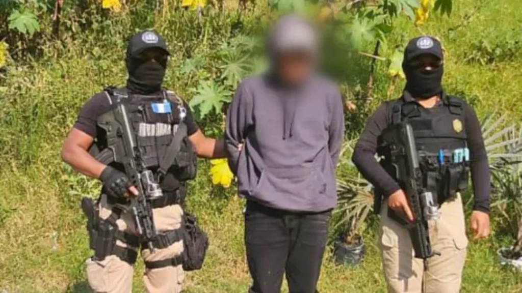 Detienen a agente de PNC designado de pedir dinero a cambio dar información de proceso judicial