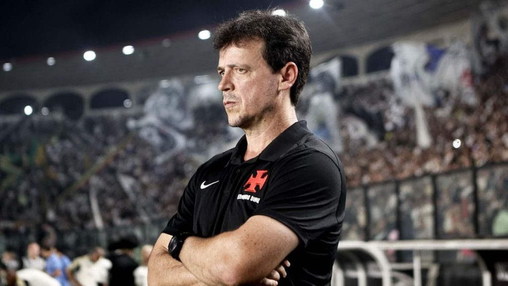 Diniz se irrita con pergunta de repórter sobre derrota do Vasco: 'Você está ganhando hoje, comemora...'
