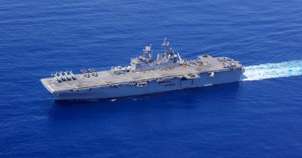 EE.UU. mantiene amplio despliegue de portaaviones y buques de asalto en el Caribe para frenar la flota ilegal EE.UU. mantiene amplio despliegue de portaaviones y buques de asalto en el Caribe para frenar la flota ilegal