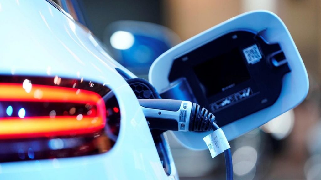 EU se está quedando atrás en la carrera mundial de los vehículos eléctricos, lo que le costará a su industria automotriz