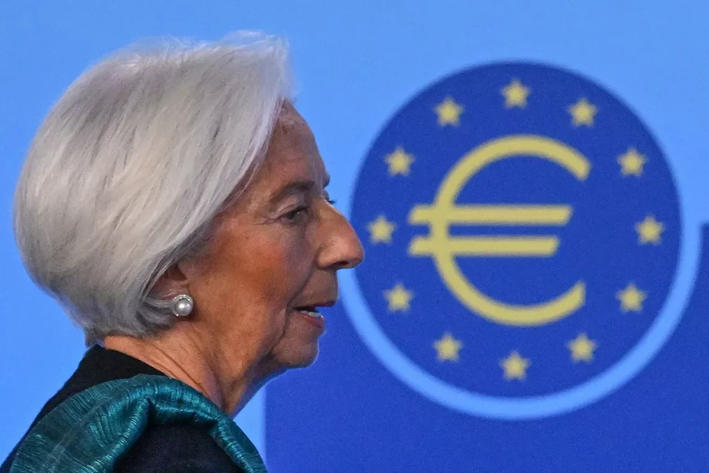 El BCE mantiene los tipos y gana tiempo ante un escenario de crecimiento débil