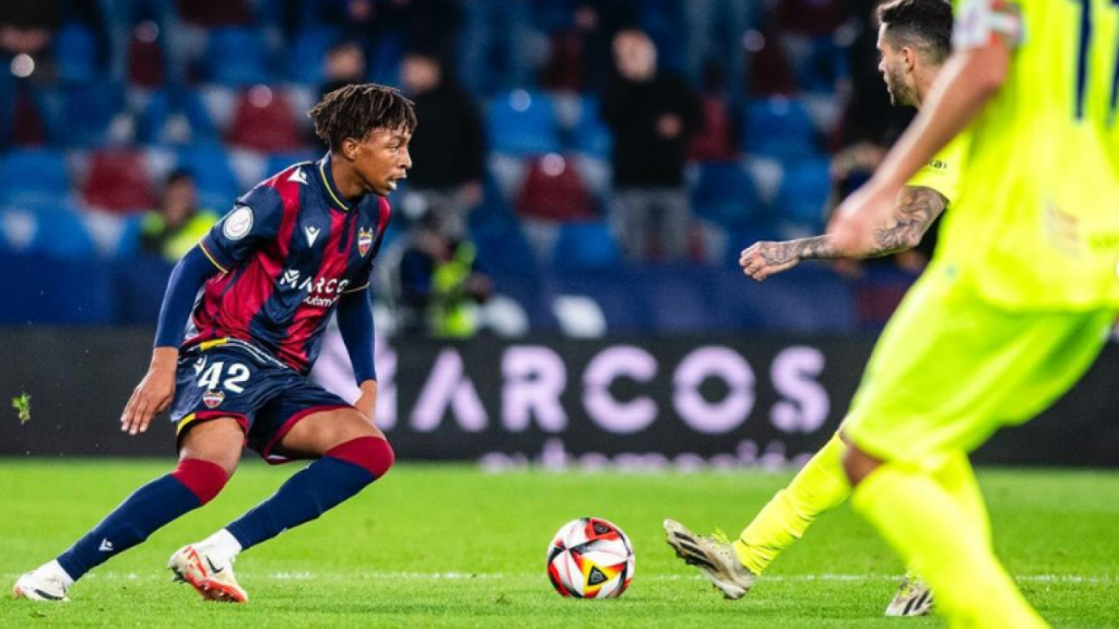 El Elche anuncia, sobre la bocina, un refuerzo para el lateral derecho El Elche anuncia, sobre la bocina, un refuerzo para el lateral derecho