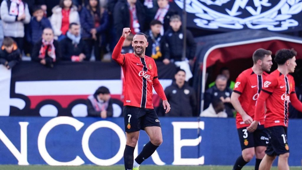 El Mallorca venta del descenso a costa del Sevilla y mete al Rayo en peligro