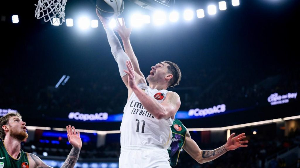 El Real Madrid pasa por encima de Unicaja y se cita con Valencia por un lugar en la final de Copa