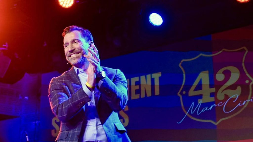 El álbum de cromos con el que Marc Ciria compite contra Laporta