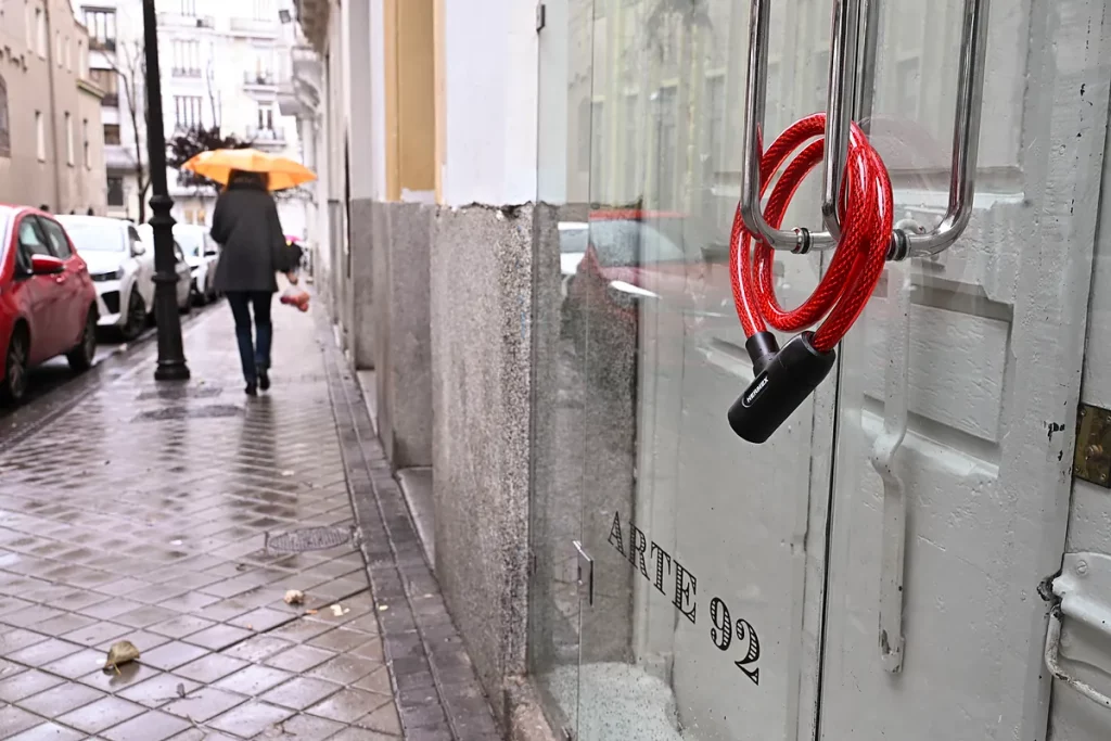 El cierre de las galerías de arte ante la promesa incumplida de Urtasun para bajarles el IVA: "Nos tratamos como si fuéramos Chanel o Vuitton y no un activo cultural"