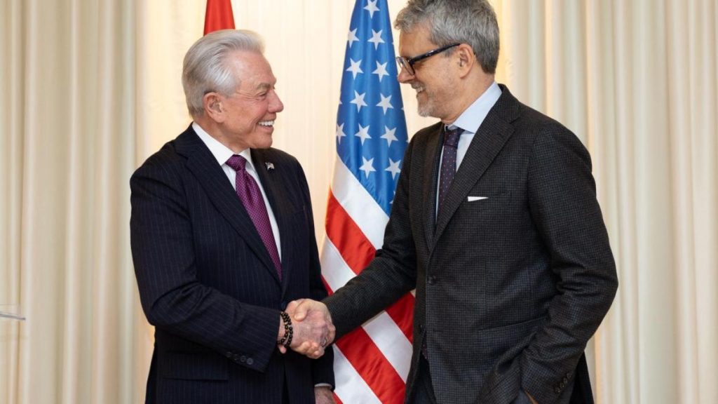 El embajador de EE.UU se estrena ante el empresariado en su primer acto en España