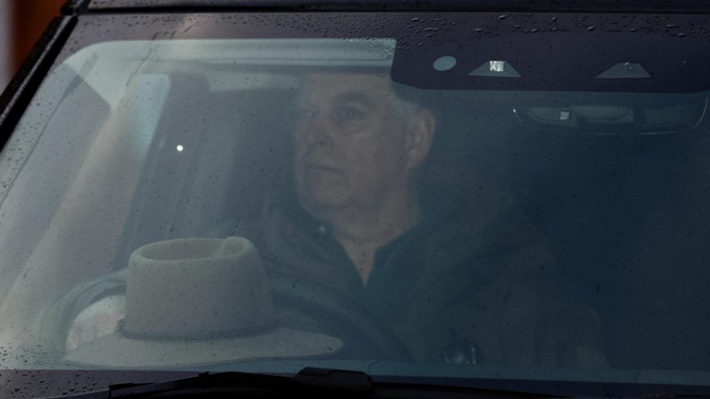 El expríncipe Andrés abandona Royal Lodge y se traslada a la finca de Sandringham.