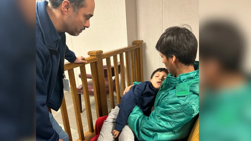 El niño de cinco años detenido por el ICE en Mineápolis vuelve a casa