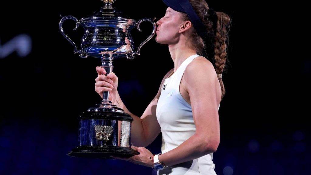 Elena Rybakina, la historia de la gimnasta que se volvió la reina del Abierto de Australia Elena Rybakina, la historia de la gimnasta que se volvió la reina del Abierto de Australia