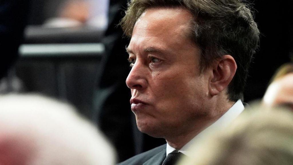 Elon Musk llama “tirano” y “traidor” a Sánchez por sus medidas contra las redes sociales