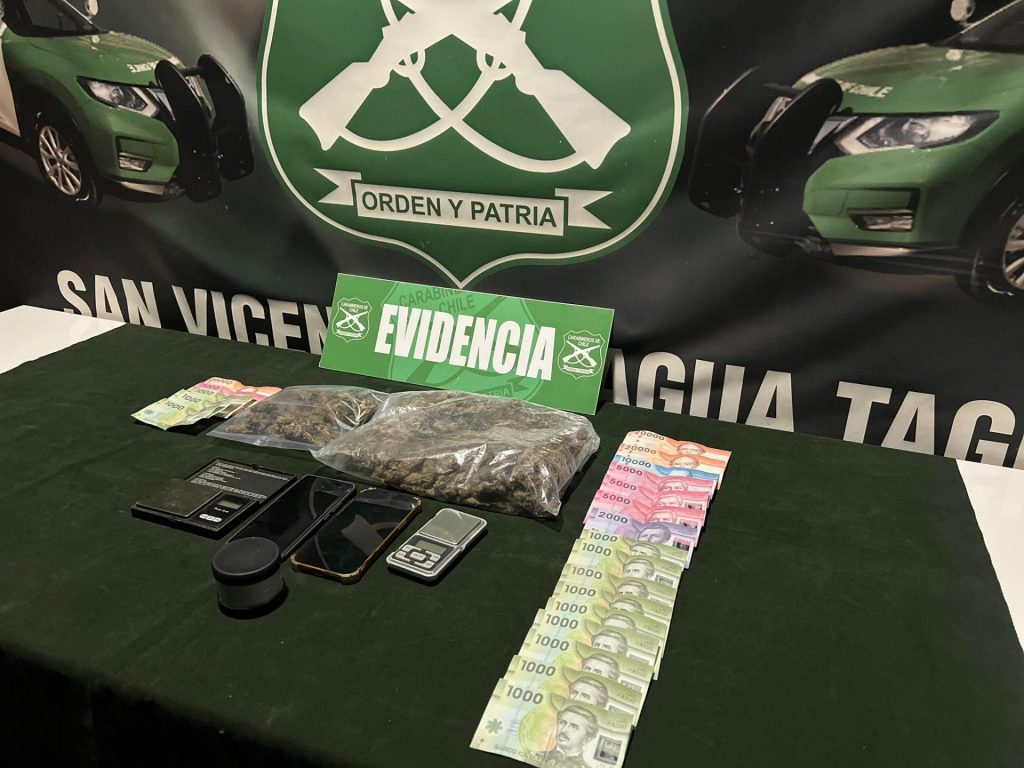 En servicios policiales realizados en Carnaval de Verano detuvieron a dos personas acusadas de vender marihuana