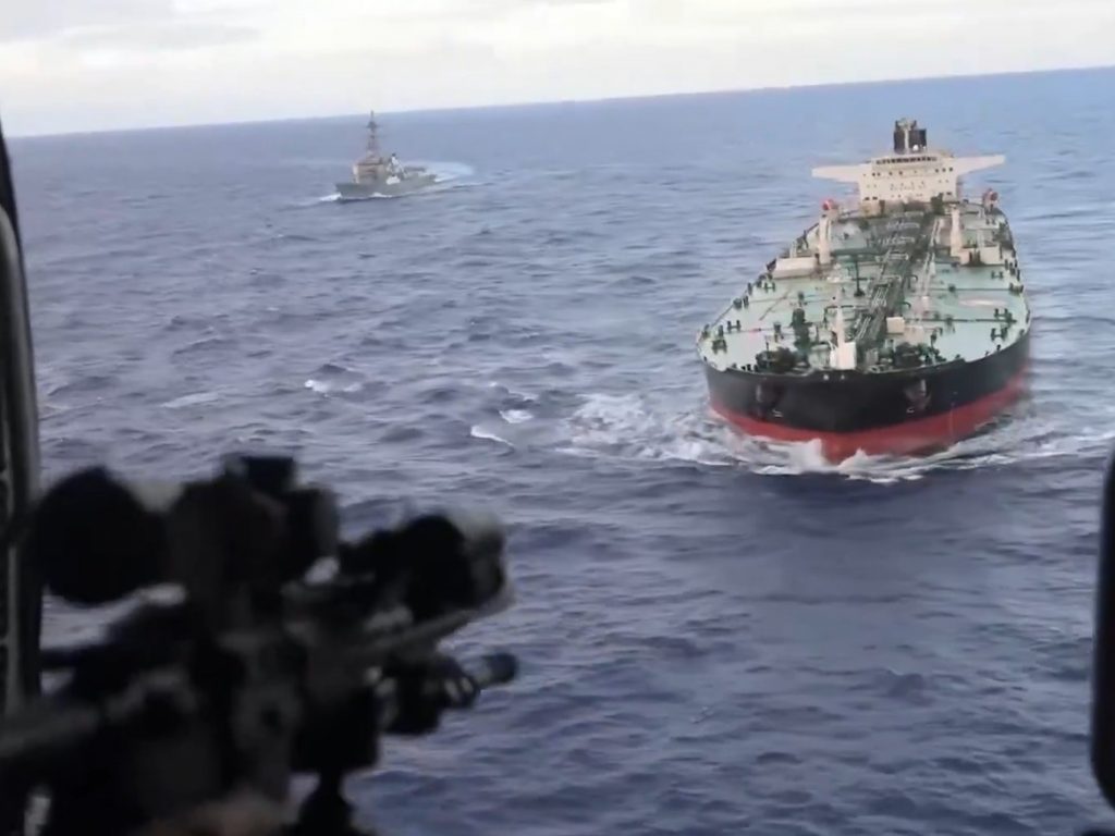 Estados Unidos interceptó en el Océano Índico a un buque petrolero que venía persiguiendo desde el Caribe Estados Unidos interceptó en el Océano Índico a un buque petrolero que venía persiguiendo desde el Caribe