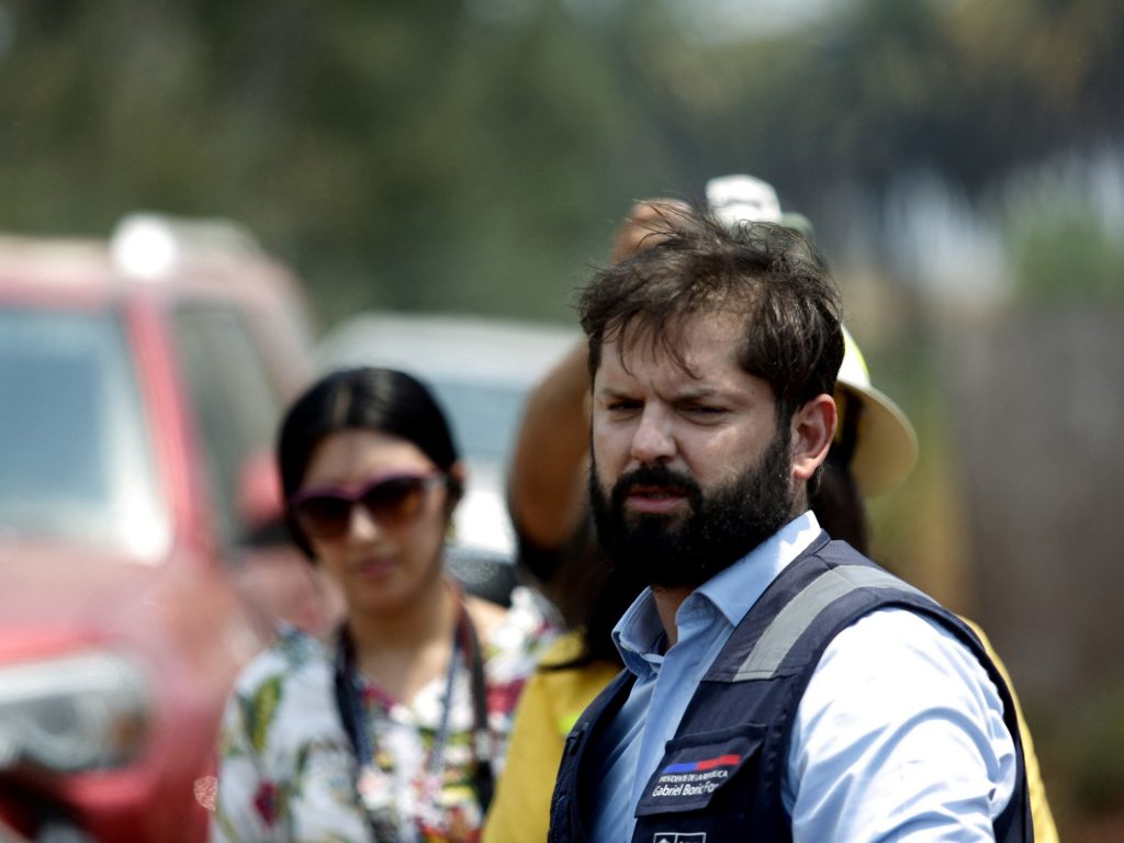 Estados Unidos le revoca la visa a tres funcionarios chilenos, en medio de la tensión por un cable submarino que China quiere instalar en el país Estados Unidos le revoca la visa a tres funcionarios chilenos, en medio de la tensión por un cable submarino que China quiere instalar en el país