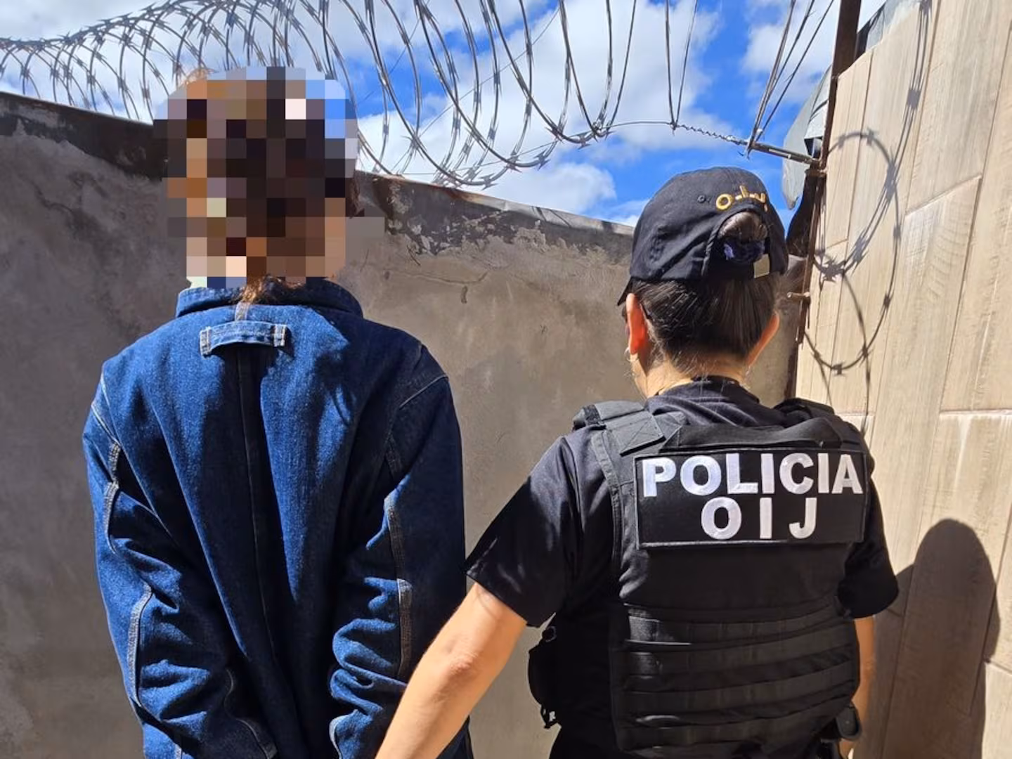 Esto fue lo que decomisaron a una mujer que habría amenazado a la presidenta electa Laura Fernández. Esto fue lo que decomisaron a una mujer que habría amenazado a la presidenta electa Laura Fernández.