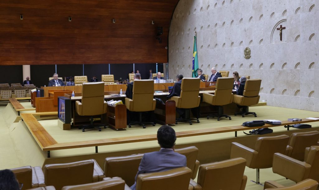 Fachin não sente atropelado por Dino na suspensão de 'penduricalhos'