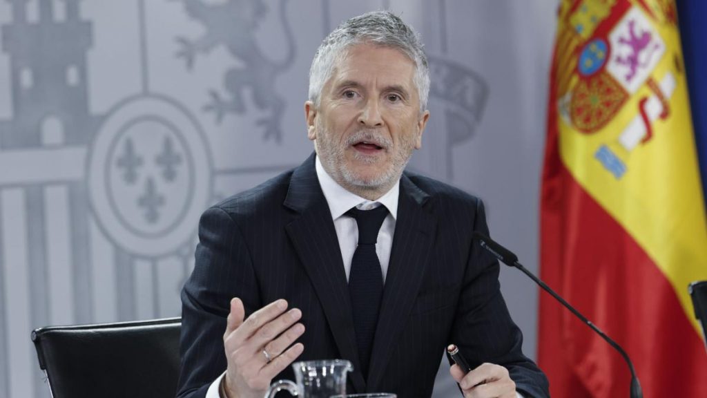 Feijóo acusa al Gobierno de conocer y tapar la querella por agresión sexual contra el jefe de la Policía, José Ángel González, y Marlaska lo niega