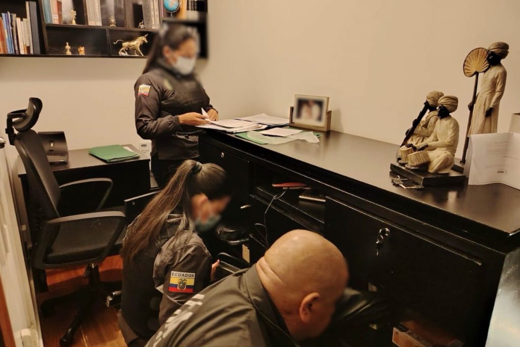 Fiscalía realiza nuevos allanamientos por el caso Apagón en tres provincias de Ecuador Fiscalía realiza nuevos allanamientos por el caso Apagón en tres provincias de Ecuador