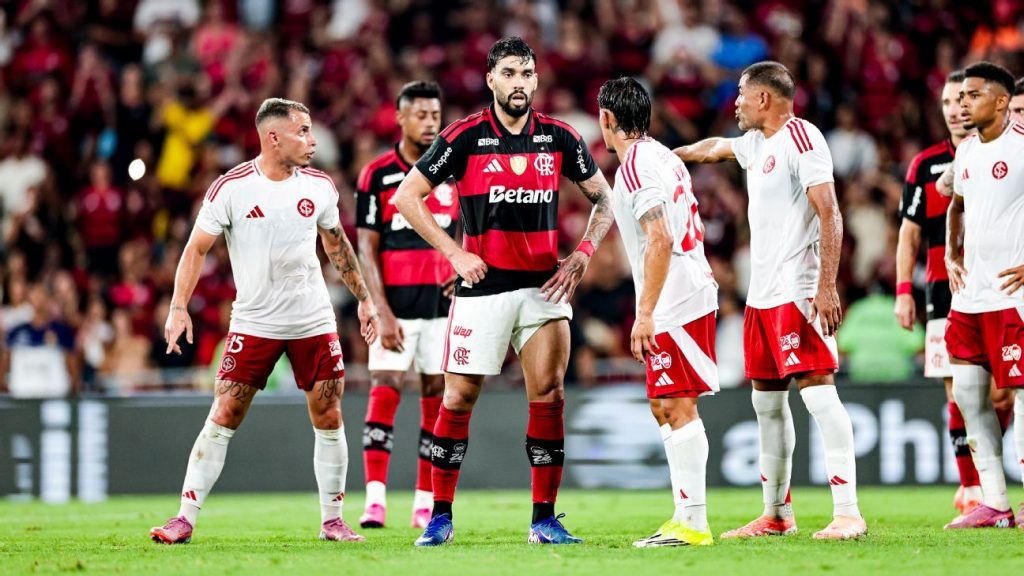 Flamengo logra no empatar con el Internacional, é vaiado pela torcida no Maracaná y aumenta la crisis en el inicio de la temporada