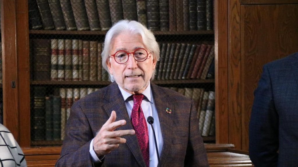 Fomenta la tilda de “filocomunista” el acuerdo de presupuestos de Illa con Comuns