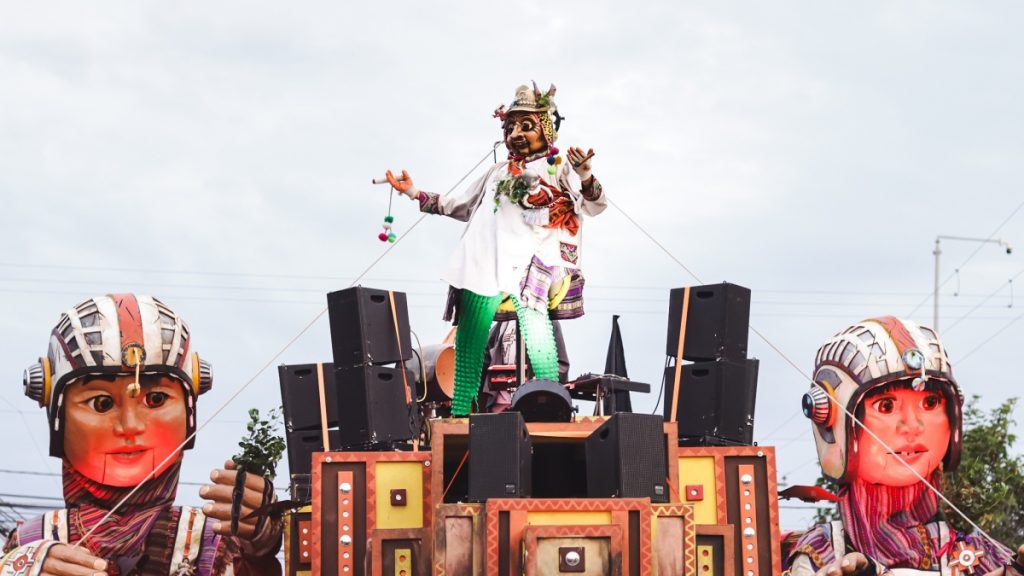 (Fotos) Pasacalle "El Gigante y los Niños Wara Wara" deleitó a miles de rancagüinos