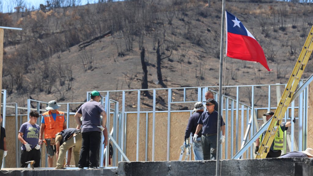 Gobernador (es) del Biobío acusó "insuficiente" gestión del Ejecutivo tras incendios