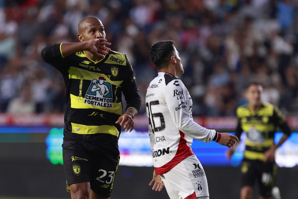 Golazo del venezolano Salomón Rondón fue clave en la victoria del Pachuca