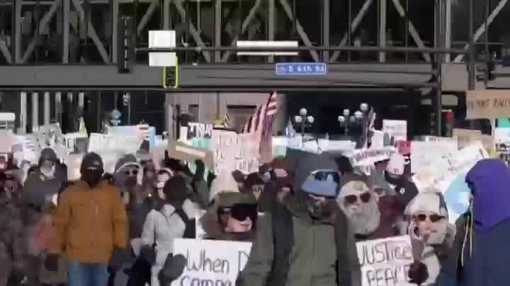 Habitantes de Minneapolis exigen salida del ICE con protesta masiva Habitantes de Minneapolis exigen salida del ICE con protesta masiva