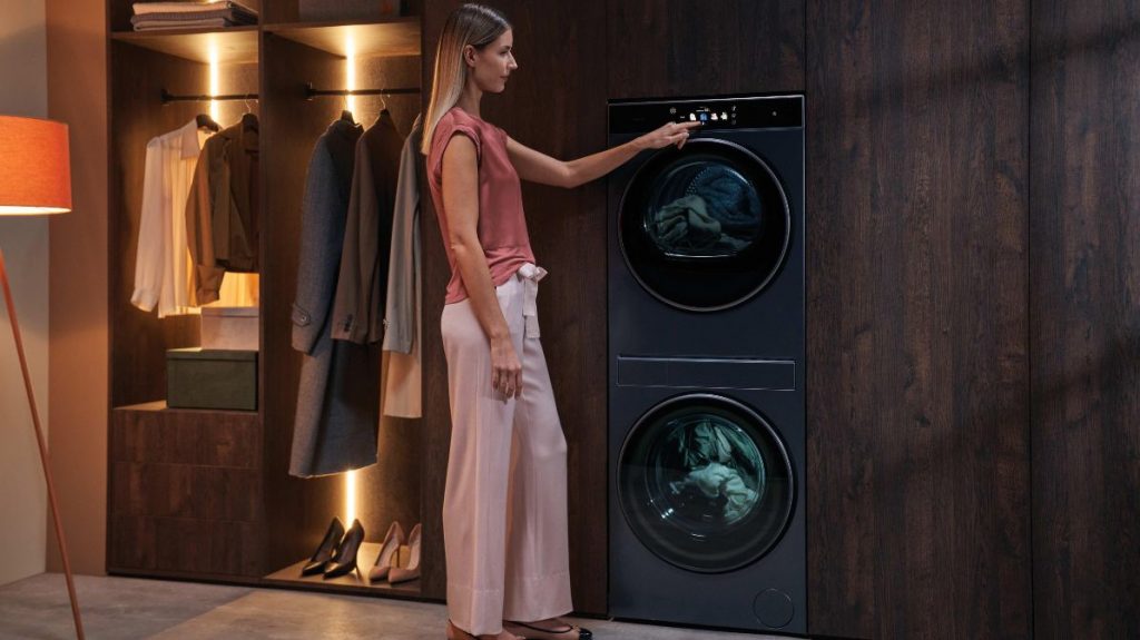 Haier Laundry Center, un centro de lavado y secado con pantalla unificada y tecnología AI Wash