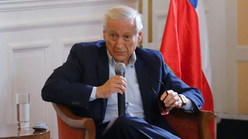 Heraldo Muñoz: Sanción de EE.UU. contra tres funcionarios del Gobierno chileno “es política” Heraldo Muñoz: Sanción de EE.UU. contra tres funcionarios del Gobierno chileno "es política"