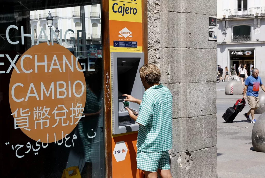 ING ganó 355 millones en España y Portugal en 2025, un 7% más