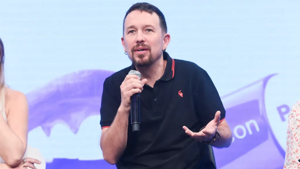 Iglesias rechaza la invitación de Reverte a sus jornadas de la Guerra Civil y tilda al escritor de "propagandista de la ultraderecha"