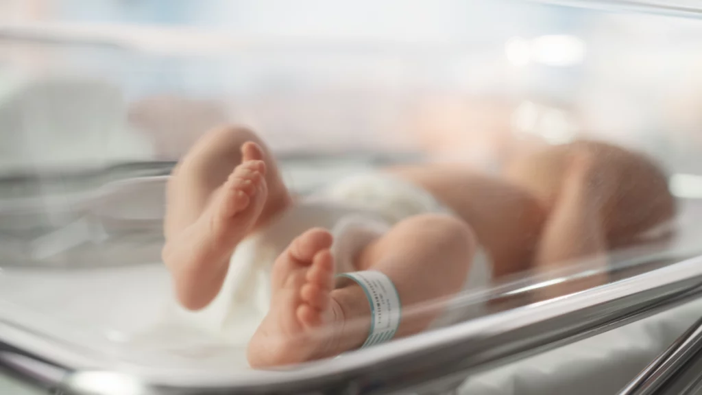 Indignación en EE.UU. UU. por la deportación de un recién nacido con bronquitis mientras permanecía en un centro de detención de ICE en Texas