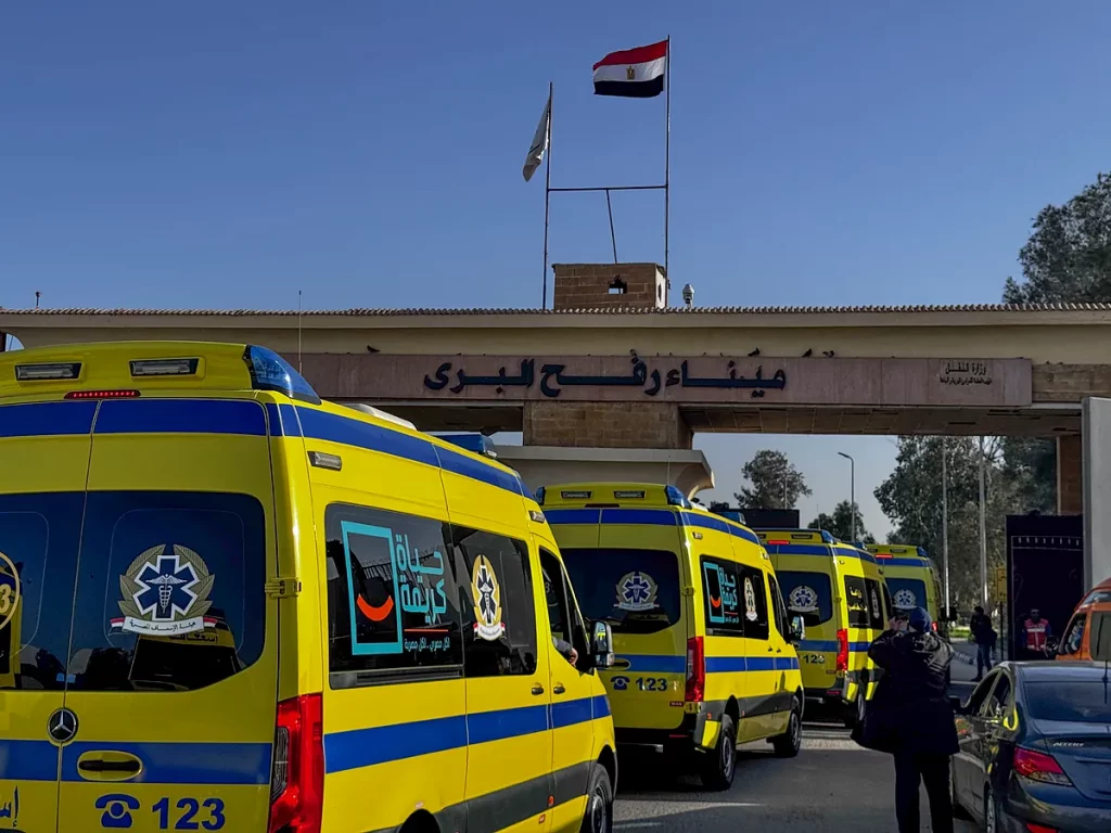 Israel reabre el paso de Rafah tras dos años bloqueado y los primeros palestinos cruzan a Gaza desde Egipto