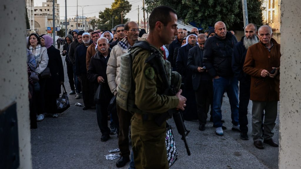 Israel restringe el acceso palestino a Al-Aqsa durante las primeras oraciones del Ramadán