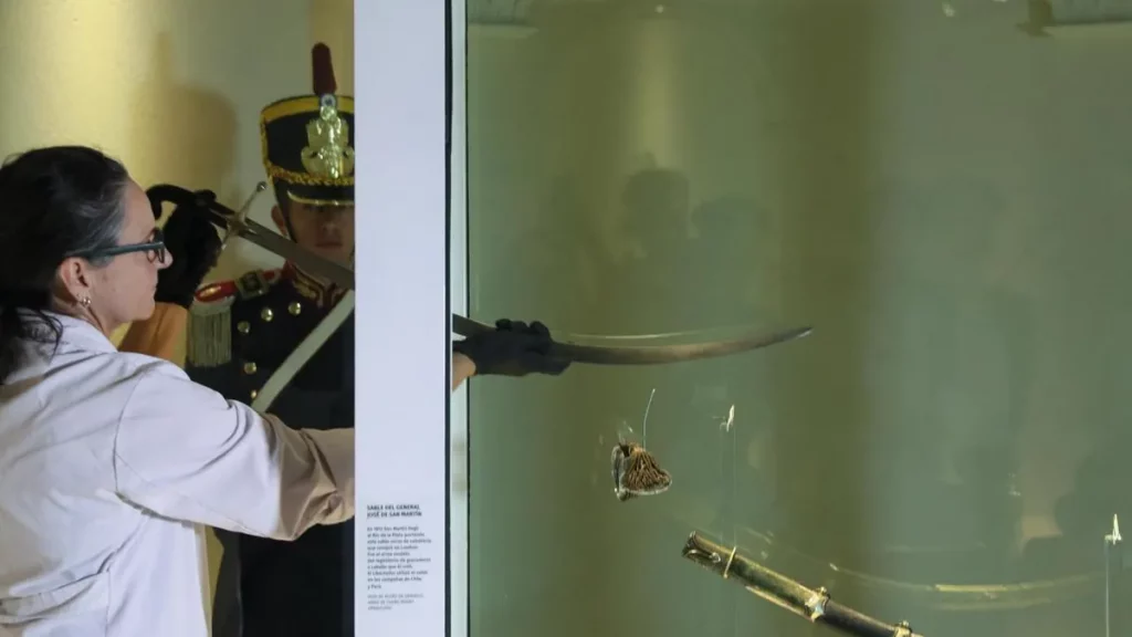 Javier Milei encabezará la entrega del sable corvo de San Martín al Regimiento de Granaderos Javier Milei encabezará la entrega del sable corvo de San Martín al Regimiento de Granaderos