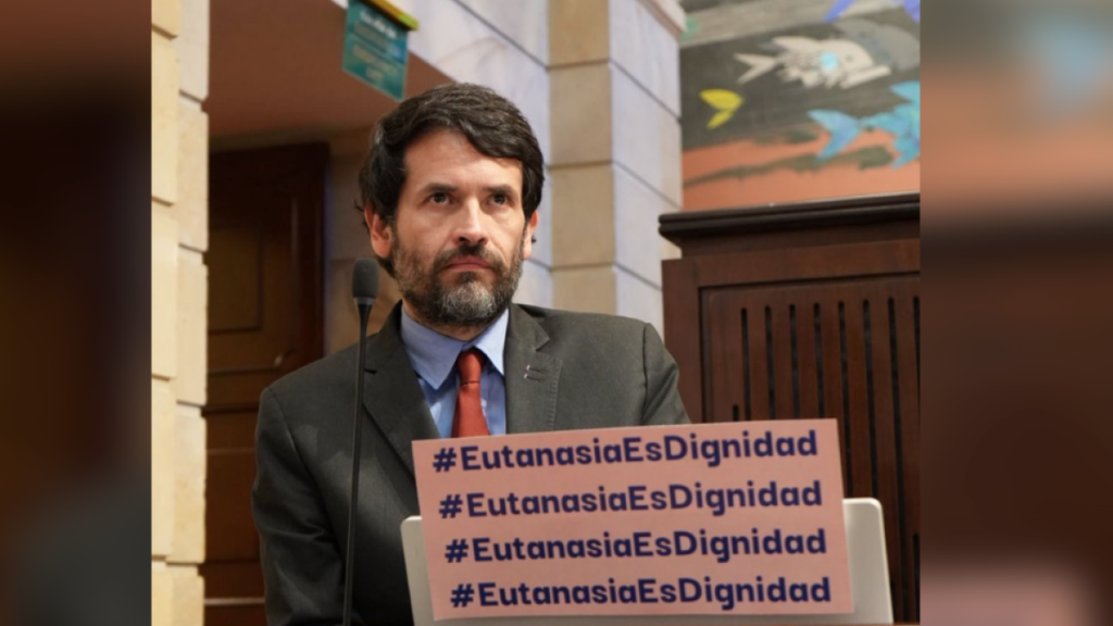 Juan Carlos Losada habla de su candidatura al Senado por el Partido Liberal Juan Carlos Losada habla de su candidatura al Senado por el Partido Liberal