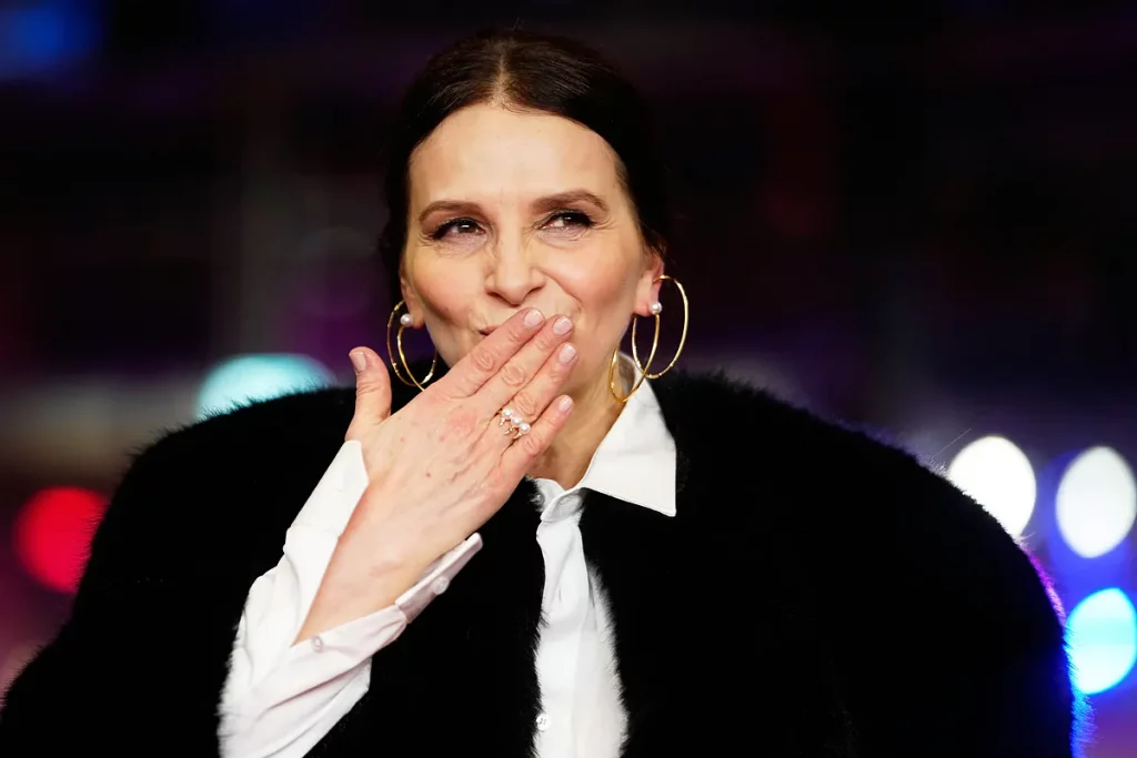 Juliette Binoche: "Lo importante es que las películas cambien el corazón y las vidas de las personas, los artistas no estamos aquí para opinar." Juliette Binoche: "Lo importante es que las películas cambien el corazón y las vidas de las personas, los artistas no estamos aquí para opinar."