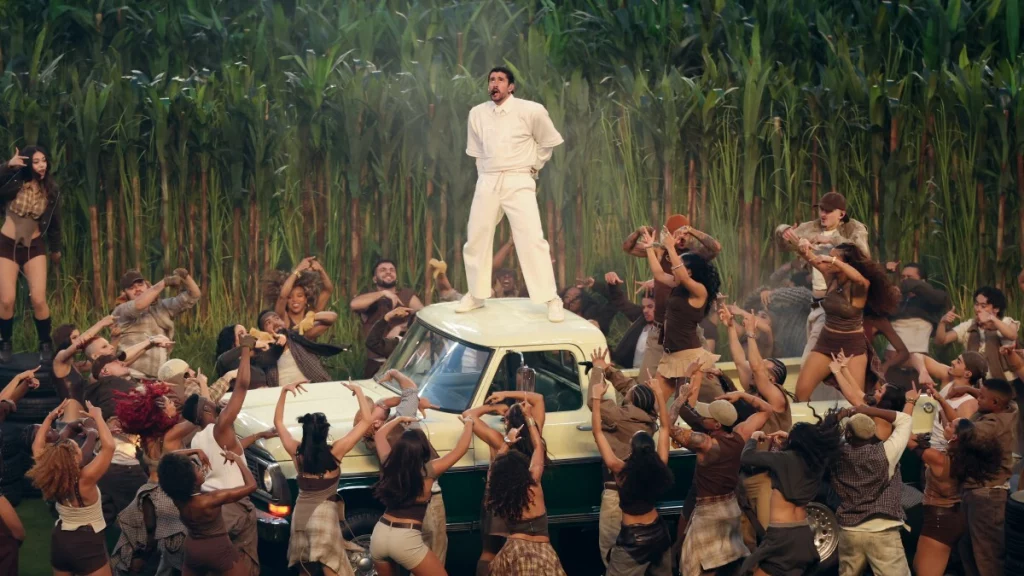 Karol G, Pedro Pascal y Cardi B, entre los invitados que acompañaron a Bad Bunny en la 'casita' en el show del medio tiempo del Super Bowl 2026