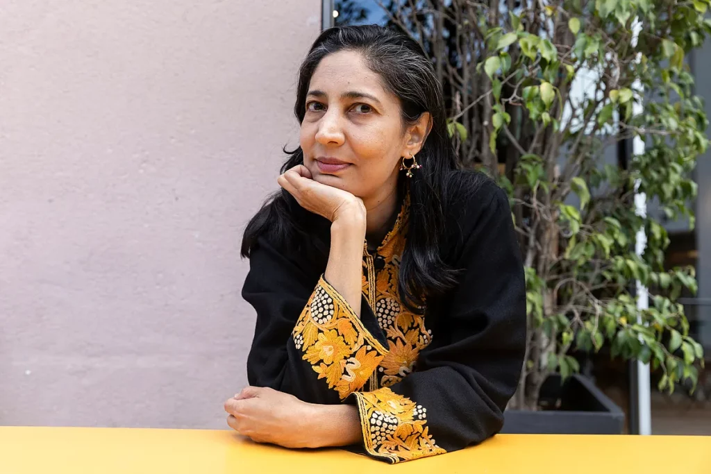 Kiran Desai, escritora: "En Estados Unidos puedes oler el miedo a través de la ventana" Kiran Desai, escritora: "En Estados Unidos puedes oler el miedo a través de la ventana"