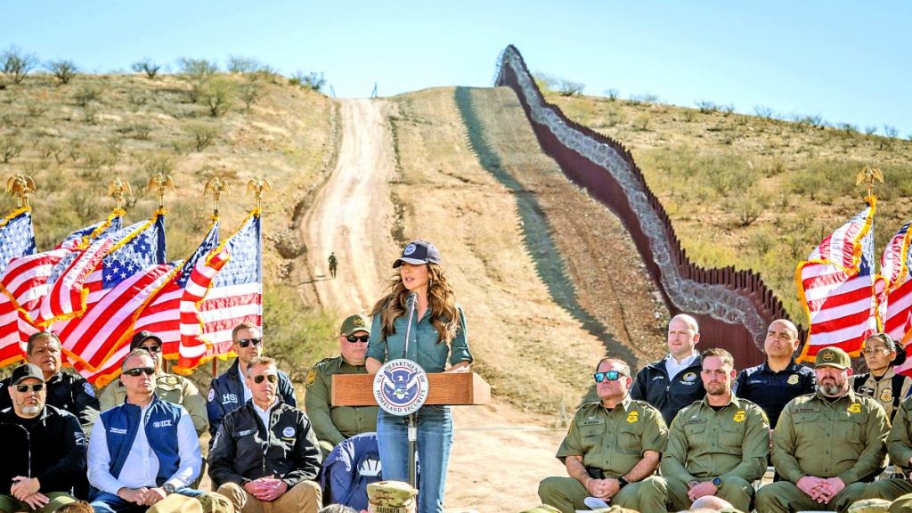 Kristi Noem presume el muro; “tenemos la frontera más segura”