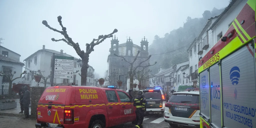 La Junta de Andalucía ordena el desalojo de Grazalema La Junta de Andalucía ordena el desalojo de Grazalema
