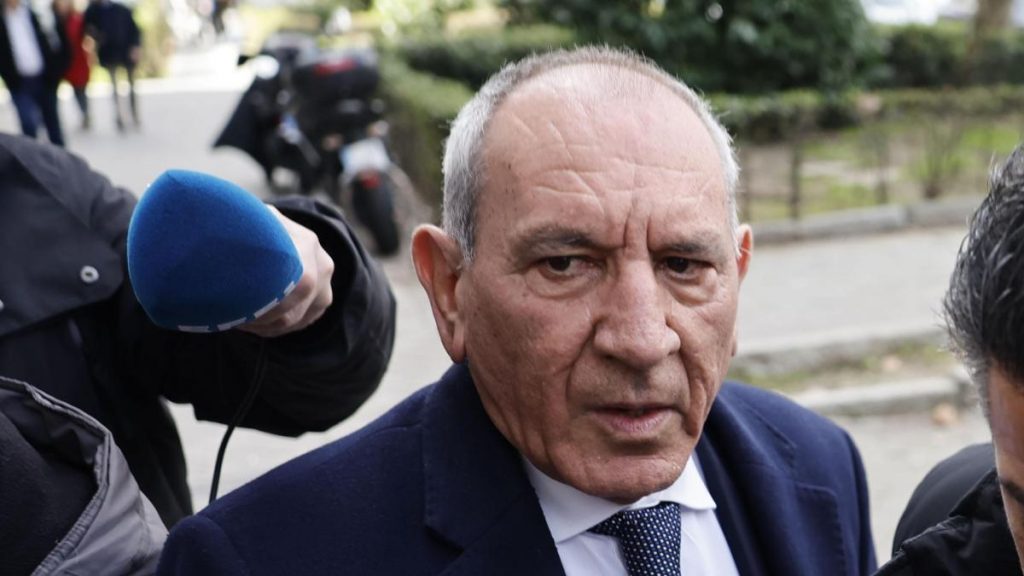 La Policía ofrece protección a la agente que ha denunciado a José Ángel González de violación