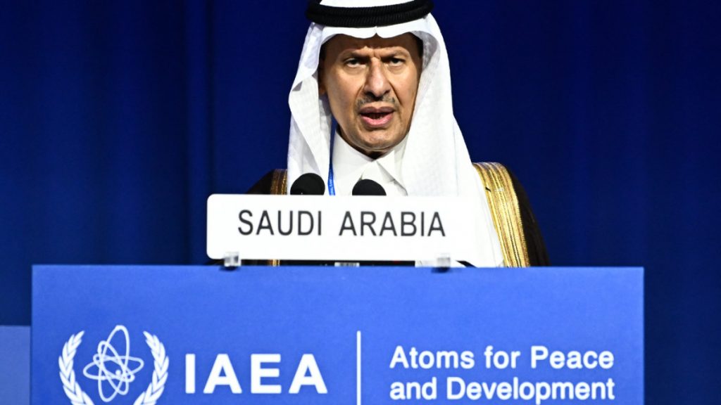 La administración Trump busca un acuerdo nuclear con Arabia Saudita que abre un camino hacia el enriquecimiento: informe La administración Trump busca un acuerdo nuclear con Arabia Saudita que abre un camino hacia el enriquecimiento: informe