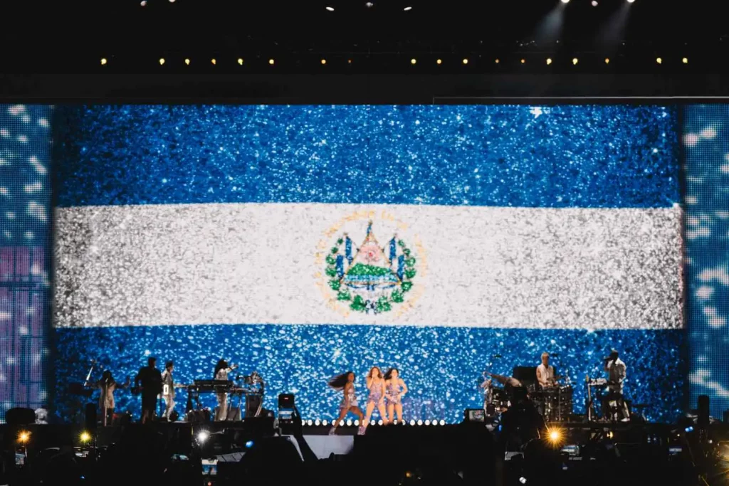 La artista colombiana consolida un fenómeno regional tras su tercer concierto de su residencia en Centroamérica. La artista colombiana consolida un fenómeno regional tras su tercer concierto de su residencia en Centroamérica.