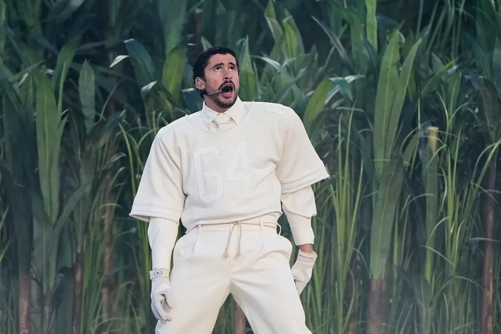 La camiseta que Bad Bunny regaló a los empleados de Zara se vende por 1.500 euros en Wallapop La camiseta que Bad Bunny regaló a los empleados de Zara se vende por 1.500 euros en Wallapop