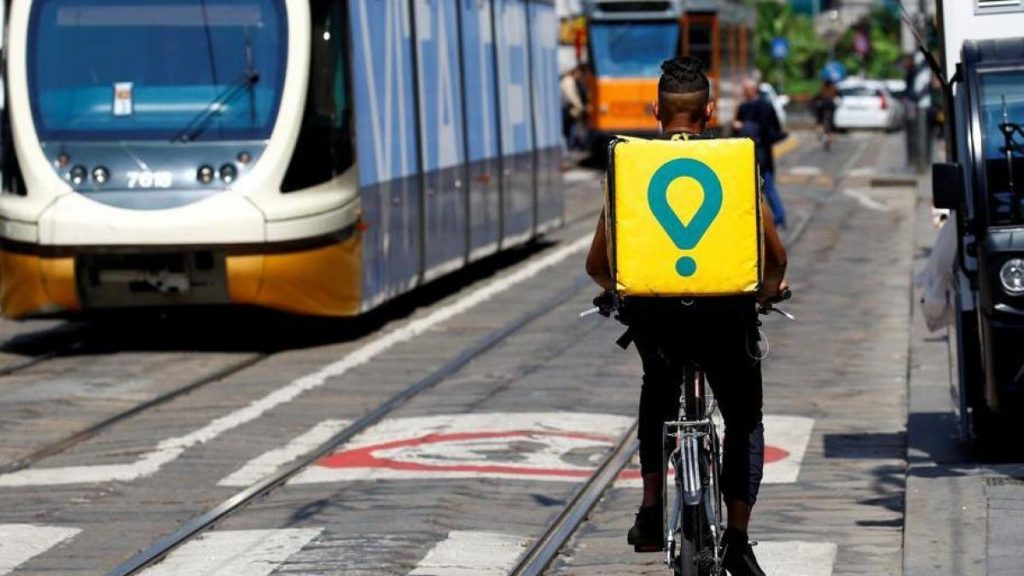 La filial italiana de Glovo, intervenida por orden de la Fiscalía bajo la sospecha de explotación de los repartidores