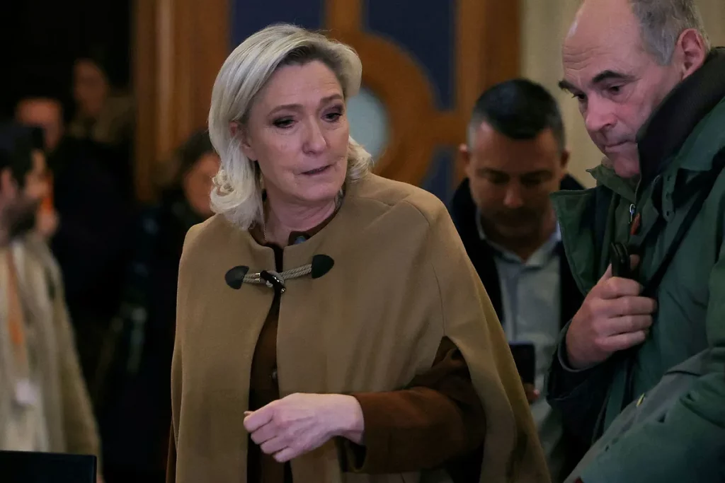 La fiscalía confirma la petición de "inelegibilidad" para cargos públicos de Marine Le Pen